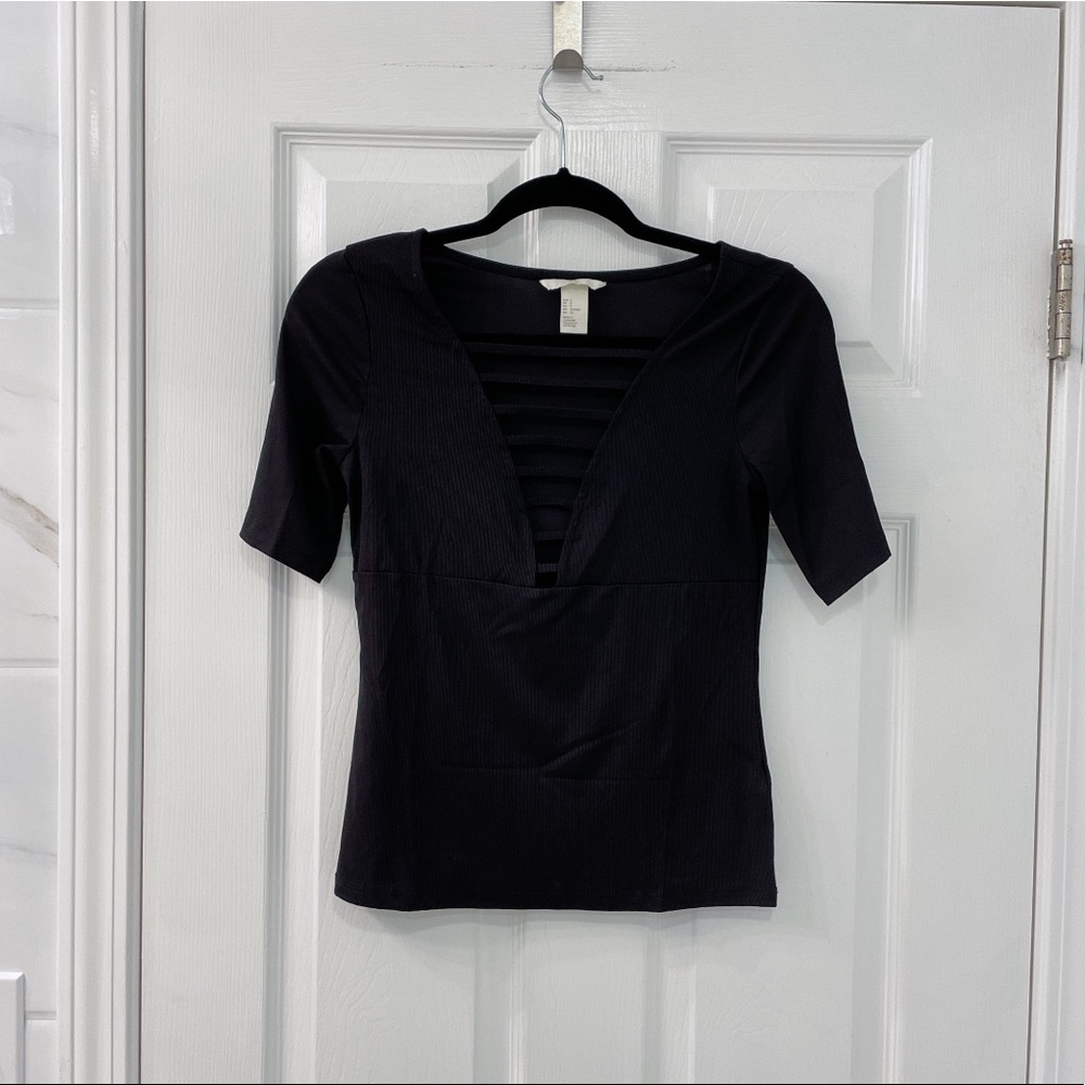 H&M Quarter Sleeve Front Cutout Top